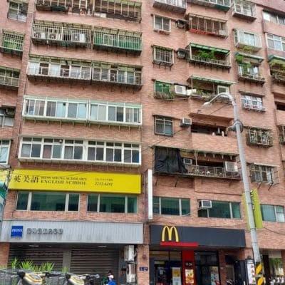 北城快樂家位於新店區安康路二段，總樓高8樓共46戶，規劃住宅、店面，近麥當勞、全聯、家樂福、安坑國小、安坑輕軌安康站