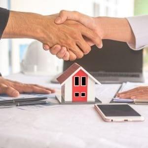 新店房地產專家孔瑞琴與李正雄誠信、親切、具專業雙證照，大家都舉起姆指稱讚