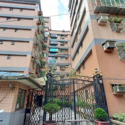 龍揚大道位於新店區安民街，總樓高8樓共72戶，格局2-4房，近康是美藥妝店、安康高中、中信高中、安坑輕軌陽光運動公園站