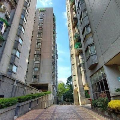 安居公教社區總樓高14樓，共380戶，近全聯、安坑國小、景文科技大學、安一路、安坑交流道，實價登錄