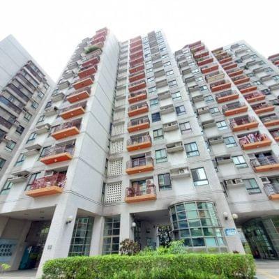 山水畫樓B區位於新店區安民街，總樓高15樓共127戶，格局2-4房、店面，近康是美藥妝店、安康高中、中信高中、安坑輕軌安康站