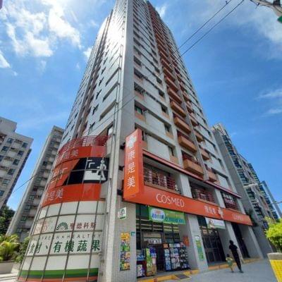 山水畫樓C區位於新店區安民街，總樓高23樓共205戶，格局2-4房、店面，近康是美藥妝店、安康高中、中信高中、安坑輕軌安康站
