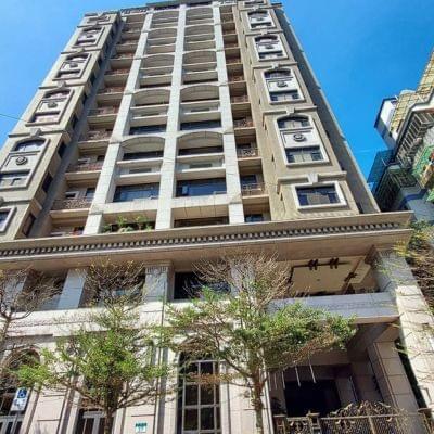 光榮時代位於新店區安民街，總樓高13樓共88戶，格局3-4房，近康是美藥妝店、安康高中、中信高中、安坑輕軌安康站