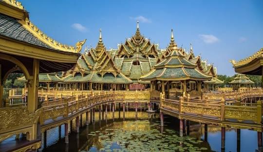 We carefully select luxury hotels from around the world to provide you with a comfortable and elegant accommodation environment. high-end accommodation choice Our service luxury travel