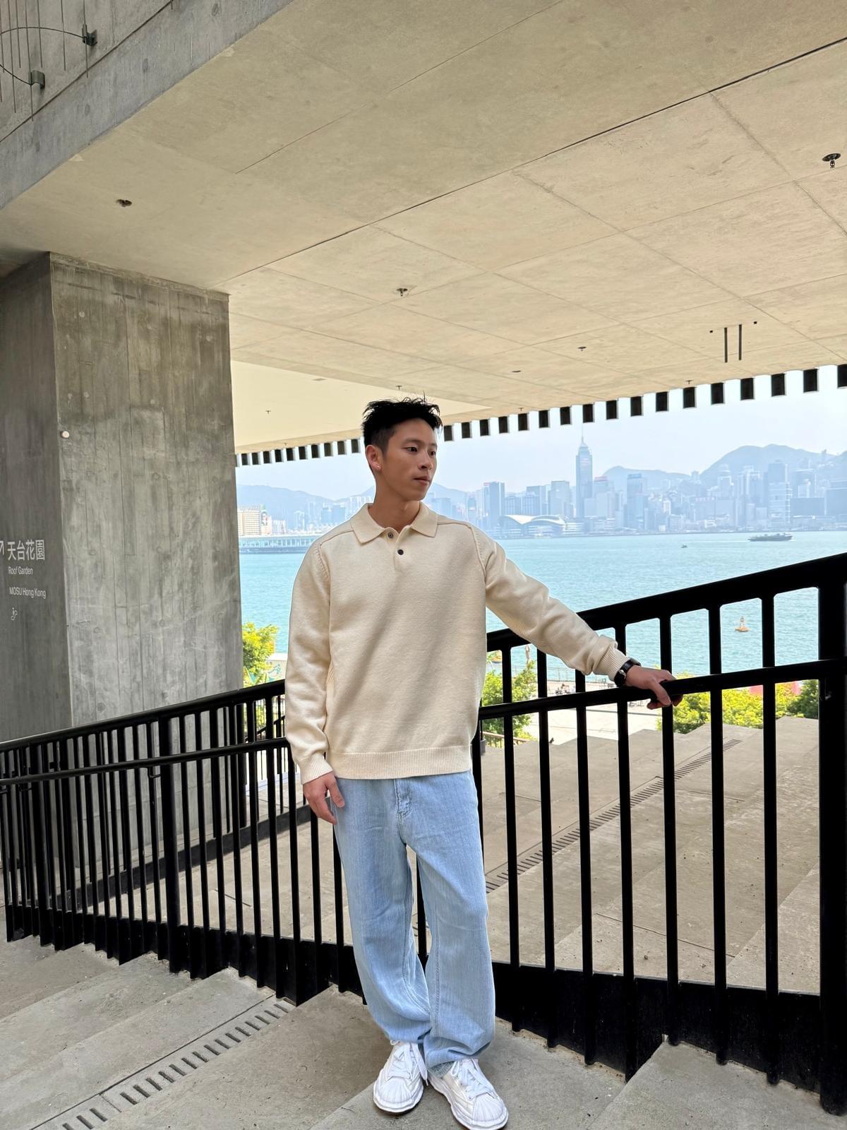 淺色直筒牛仔褲