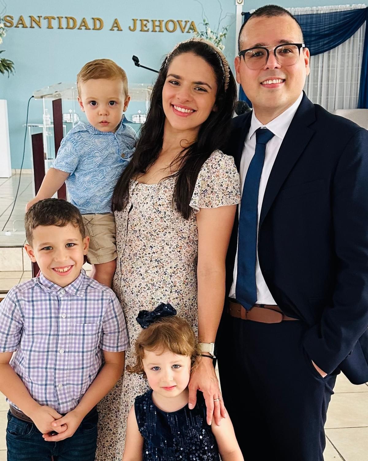 Familia Transitando La Biblia