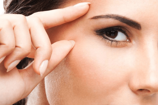 Cách xóa nếp nhăn ở mắt khi cười