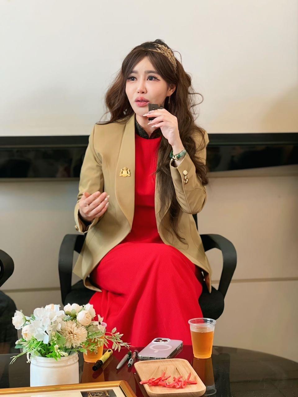 We provide art collection planning and investment guidance for private and corporate clients, helping them discover the potential value of artworks. characteristic What are we doing Aliyah’s Art Haven & Gallery (Soft and Quiet Art Museum) is not just a display space, but a multifunctional art platform that integrates art curation, collection consulting, artist collaboration, cultural promotion, and art therapy. 

Our target audience includes art collectors, corporate institutions, space designers, and all enthusiasts who desire to own unique artworks, allowing art to not only beautify spaces but also enhance the taste and connotation of life. 

Main business content 
	•	Art curation and exhibitions 
Holding themed art exhibitions every month, inviting local and international artists to participate. 
	•	Art collection and investment consulting 
Providing private and corporate art collection planning and investment guidance. 
	•	Artist representation and collaboration 
Promoting local and international artists, establishing professional collaboration mechanisms. 
	•	Cultural activities and workshops 
Holding art lectures, improvisational performances, art therapy courses, children's and adult workshops. 
	•	Customized art solutions for spaces 
Undertaking customized art projects and curation planning for residences, offices, hotels, exhibition halls, and other venues. 

At Aliyah’s Art Haven & Gallery, we believe in the power of art to bring connection, healing, and eternal heritage. We welcome you to join us in exploring the depth and beauty of art.