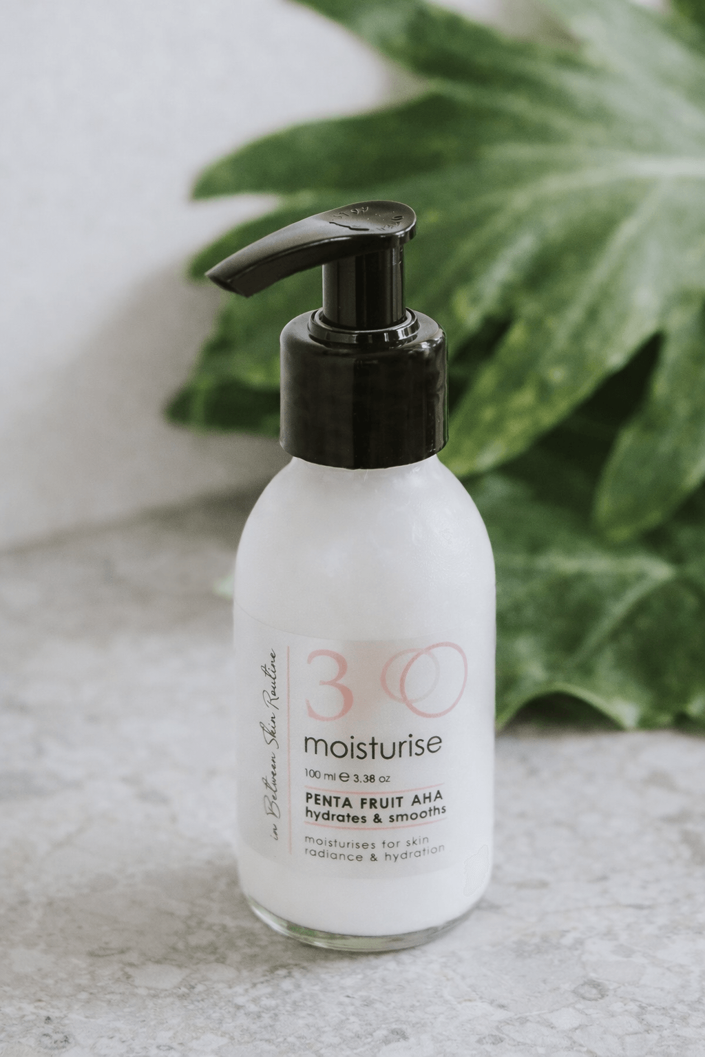 Complete your grooming routine with In-Between's luxurious Step 3: Moisturise. This nourishing formula is suitable for all skin types, containing specific ingredients to help control oily, breakout-prone skin.