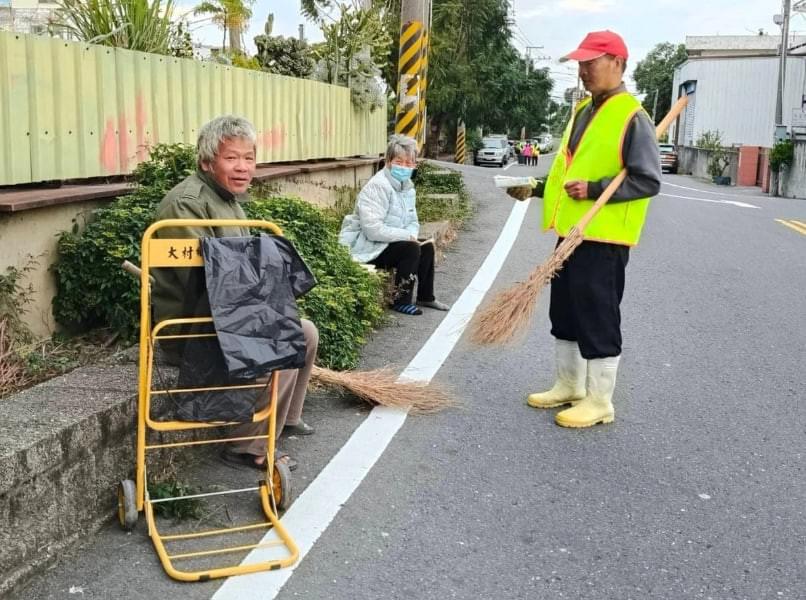 Our volunteer program encourages people from all walks of life to participate, regardless of age or background, everyone can contribute to society together and spread goodwill. volunteer plan Our mission Good cause good result, evil cause evil result, do not do evil, all good practice