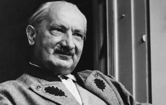 In phenomenological coaching, it emphasizes that the client deeply understands their own experiences. This enhances self-awareness and makes it possible to set more specific goals. deep self-understanding Characteristics of phenomenological coaching This is an introduction to coaching services using the method of phenomenology.