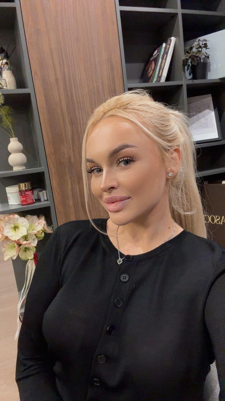 At Phoenix Interior Design, we believe that every space tells a story. Our team crafts innovative design concepts that reflect your personal style while enhancing functionality. We focus on blending aesthetics with practicality, ensuring that every element serves a purpose and resonates with your vision. Creative Design Solutions What We Do Phoenix Interior Design is committed to creating unique high-end interior design, with outstanding creativity and exquisite craftsmanship, to create ideal spaces with both aesthetics and functionality for customers. We combine modern design concepts with personalized customization services to give each space unique vitality and taste.