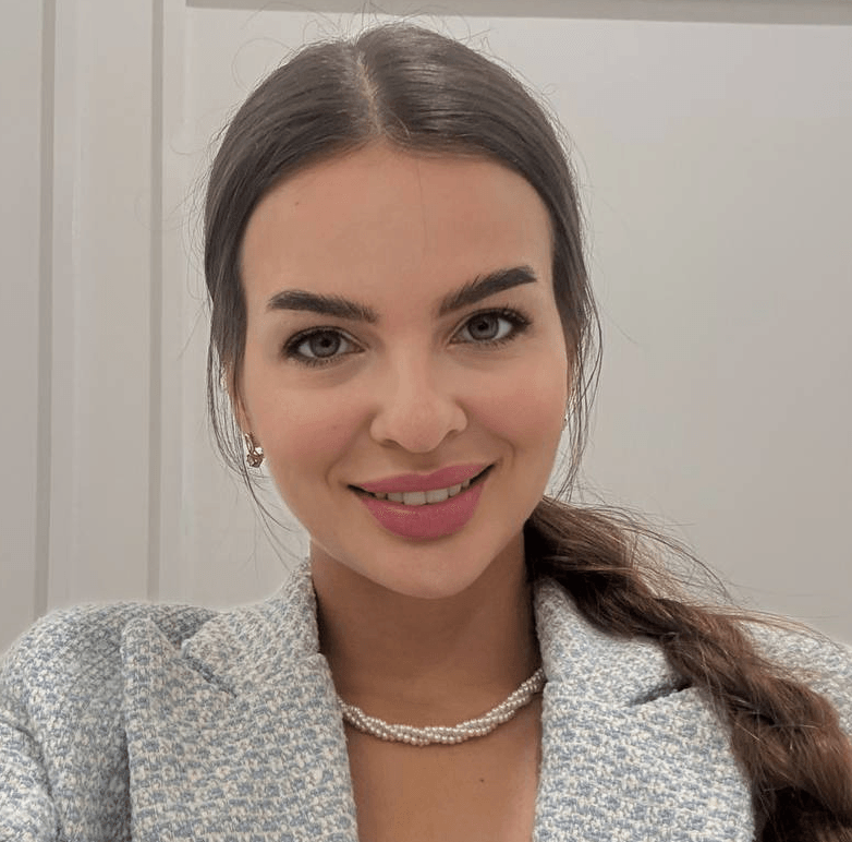 Our holistic treatments combine the best of traditional and modern techniques to promote relaxation and healing. Each service is designed to nurture the mind, body, and spirit, allowing women to unwind and reconnect with their inner selves, ultimately enhancing their natural beauty. Holistic Treatments Our Offerings Serenity Springs is a high-end spa designed specifically for women, dedicated to providing the ultimate experience of physical and mental renewal. We combine professional care, aromatherapy and a tranquil atmosphere to allow every woman to release stress, regain physical and mental balance and radiate natural beauty in gentle care.