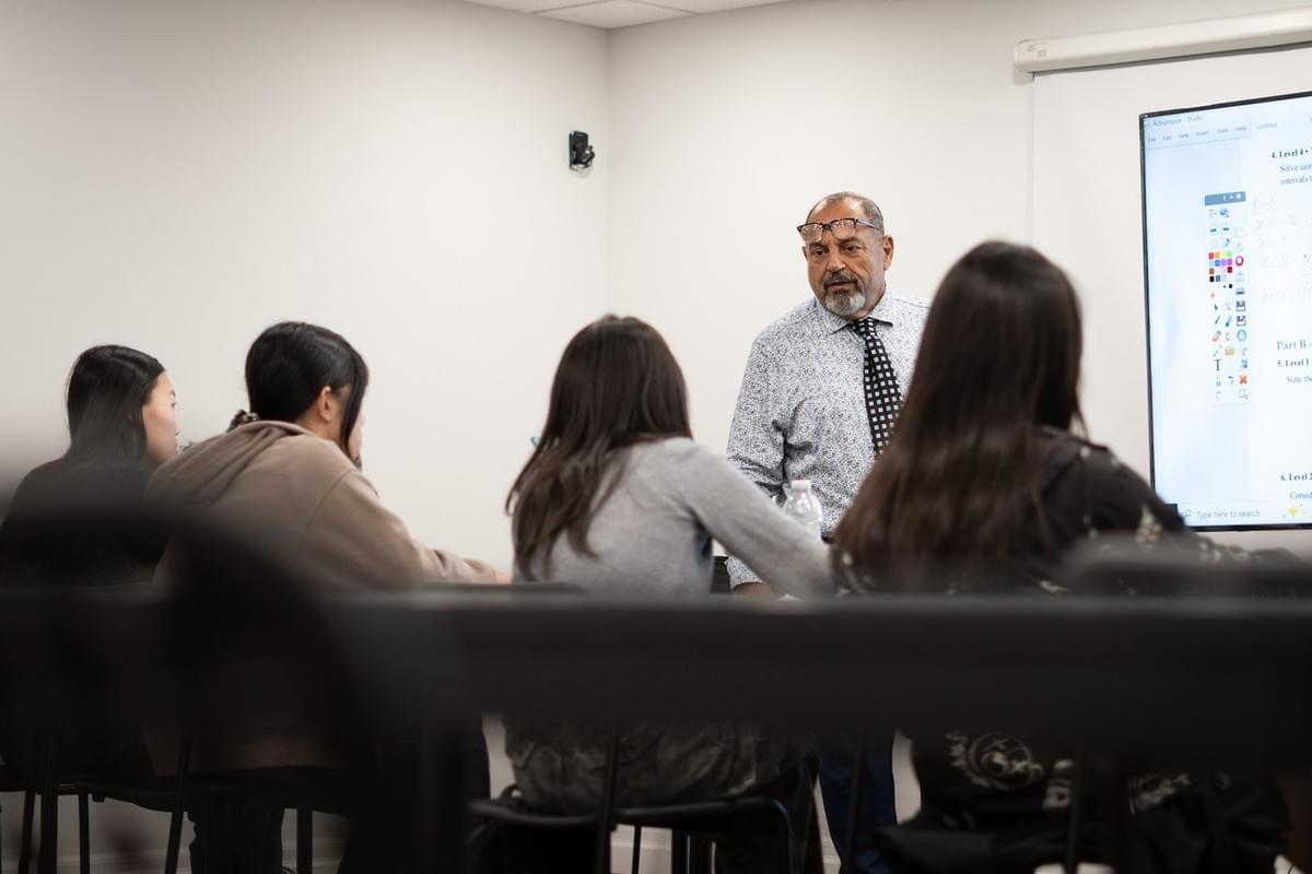 Provide high-end after-school tutoring classes, help students academic success! Welcome to Lorvale Academy Oakville high-end after-school tutoring class