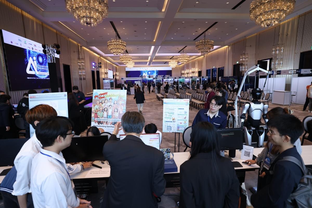 LAB404 Team members at the AI Summit booth