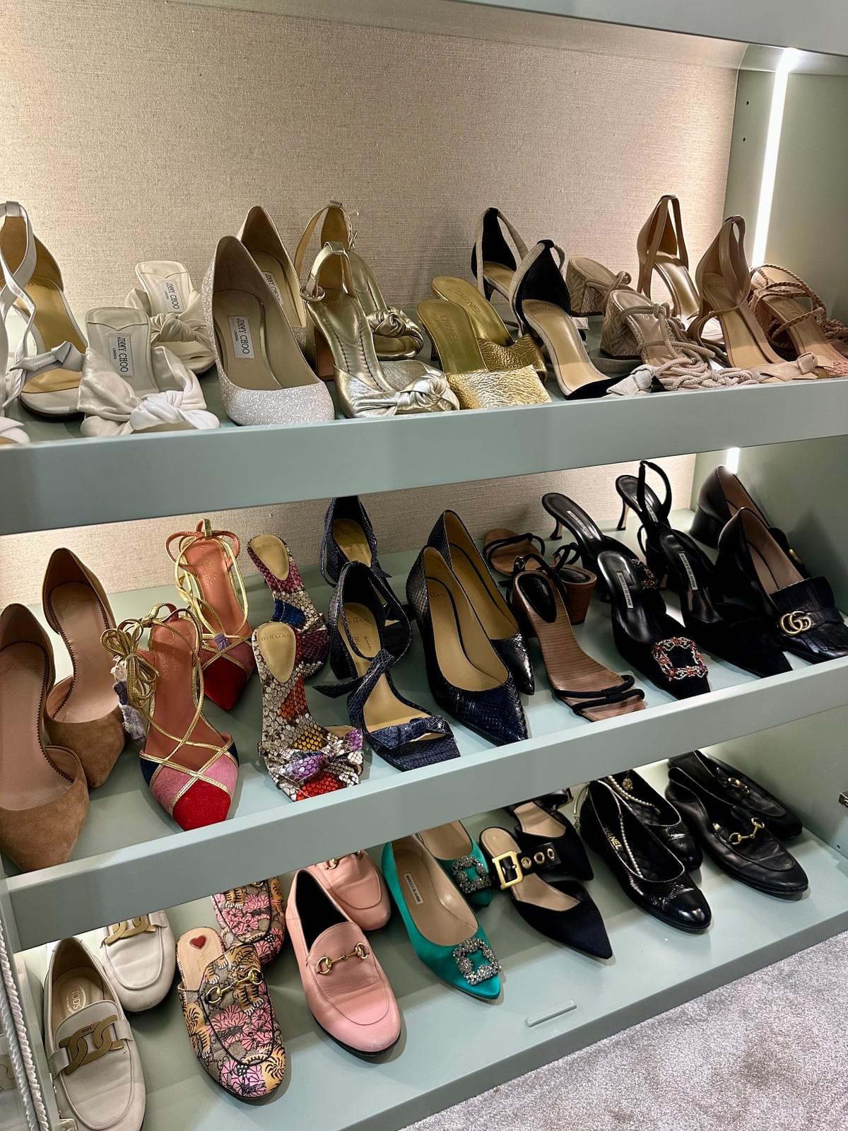 We facilitate your moving process with organization services before and after your arrival. Our team ensures that everything is in order in the new house. Pre and Post-International Changes What do we do Services of Personal Organizer Multi-National specialized in Closets, Wardrobe, Kitchen, Pantry, Baby Room and Specialized in Pre and Post-International Moves.