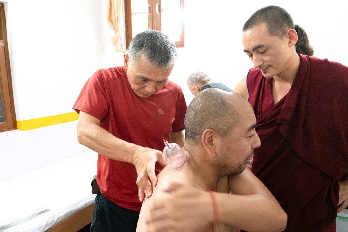 小小醫療團印度宗薩佛學院義診紀錄片