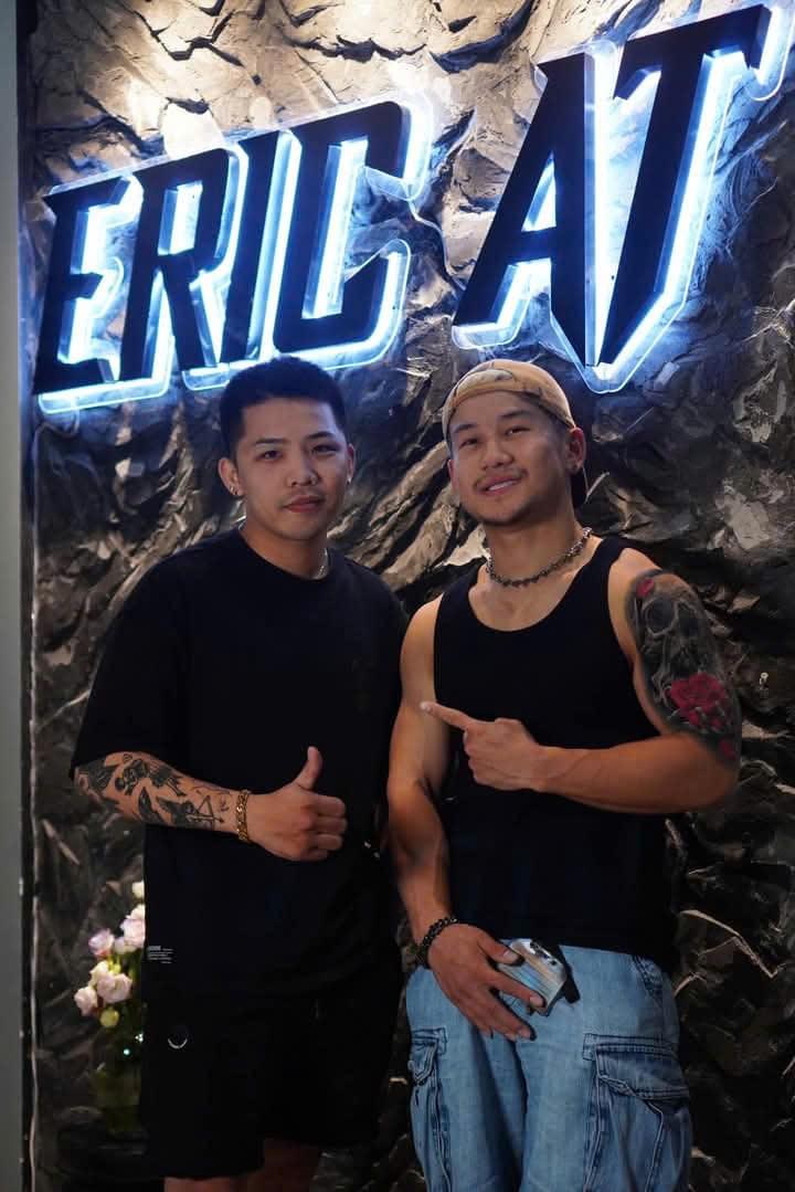 — Samantha R. “I was incredibly impressed with the quality of the tattoo training program at ERIC AT. It exceeded all my expectations.” Over 10 years of experience in professional tattooing and training This is a tattoo business (including tattoo training and tattooing clients). We receive booking online and deposit online directly through the website (deposit 20% of the total amount)  and student's registration to study (course fee is 30 mil vnd)