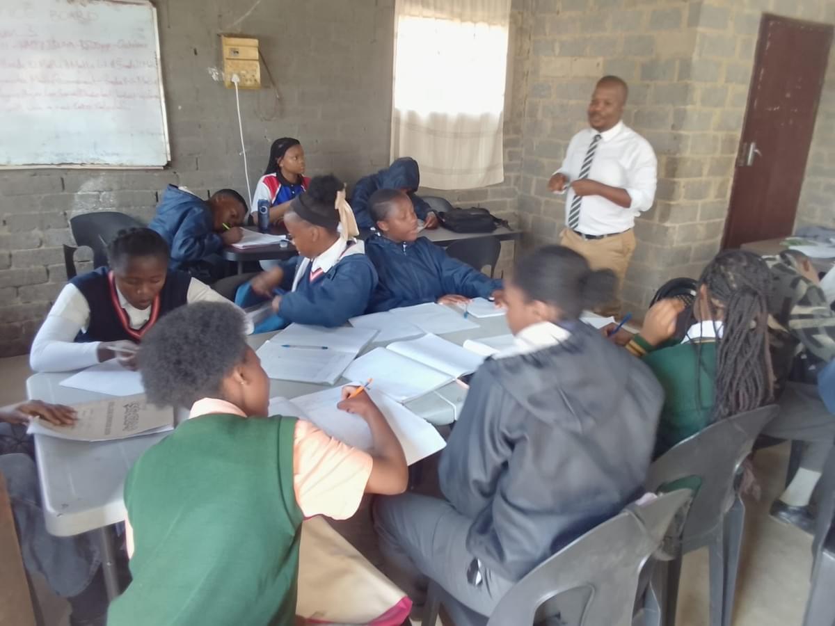 We foster a supportive and interactive atmosphere that encourages questions and active participation. Engaging Learning Environment What We Offer It is a Saturday tutoring program for primary and secondary school.