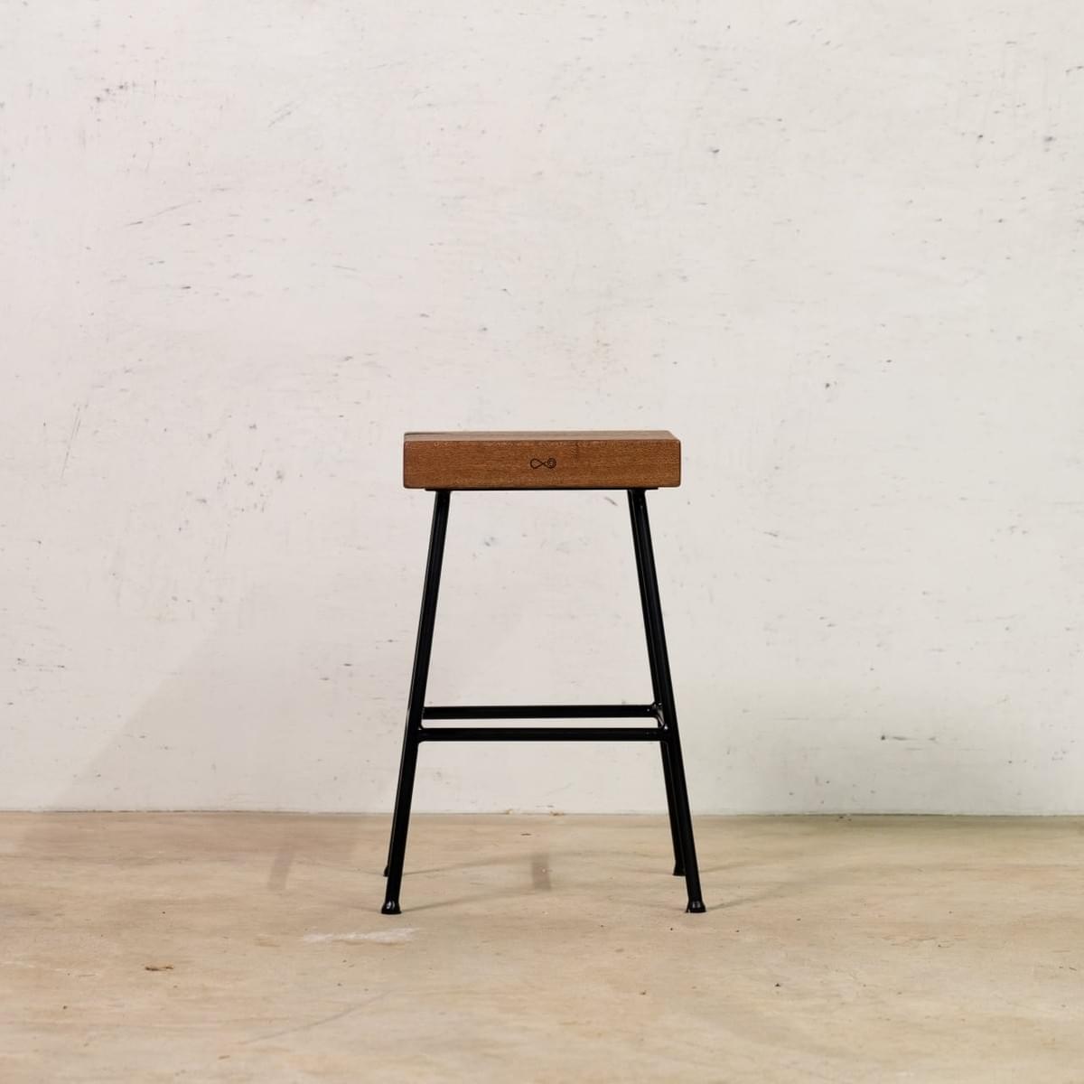 おしゃれなアイアンスツール