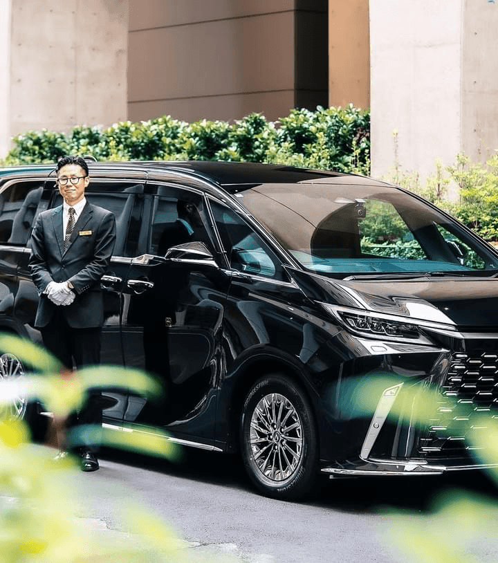 Not only medical care, but also services that support a comfortable stay are being arranged. comfortable stay environment Our company's service Introduction of inquiries for medical tourism that allows the wealthy around the world to receive Japanese medical care. The overall theme is white and gold.