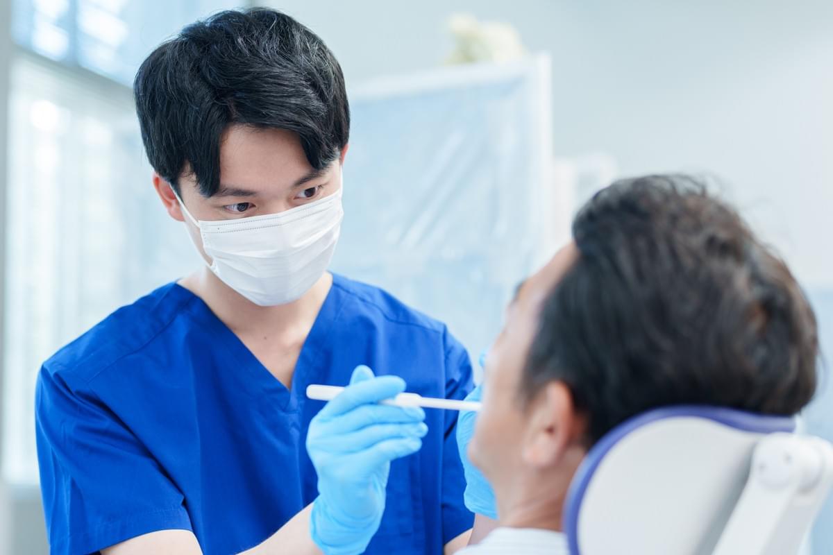 — Sato Kenichi "Thanks to CyberGene LP, I was able to receive medical care in Japan and I am very satisfied. There was professional support, and I was able to receive treatment with peace of mind." Our company specializes in providing medical services in Japan to wealthy individuals around the world. Introduction of inquiries for medical tourism that allows the wealthy around the world to receive Japanese medical care. The overall theme is white and gold.