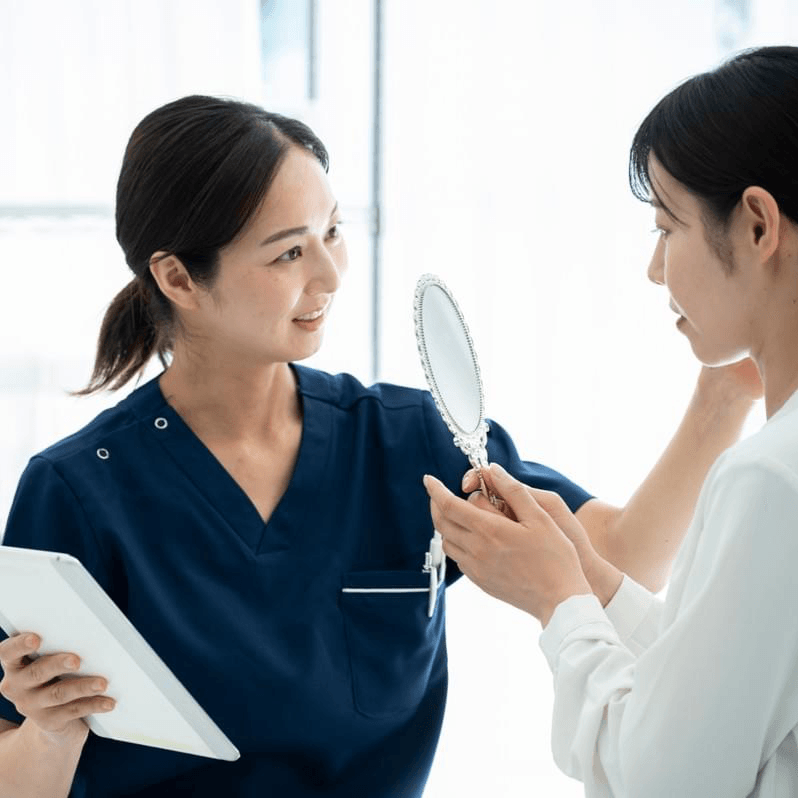 — Sato Kenichi "Thanks to CyberGene LP, I was able to receive medical care in Japan and I am very satisfied. There was professional support, and I was able to receive treatment with peace of mind." Our company specializes in providing medical services in Japan to wealthy individuals around the world. Introduction of inquiries for medical tourism that allows the wealthy around the world to receive Japanese medical care. The overall theme is white and gold.