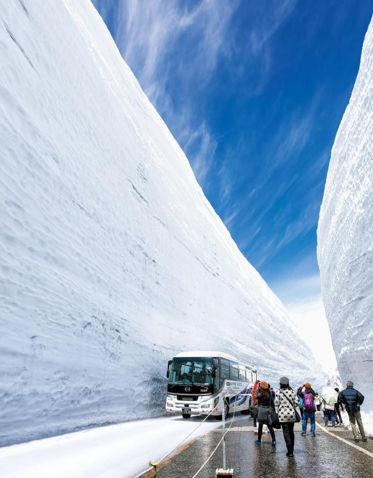 Tateyama Snow Corridor is at its highest from April to May