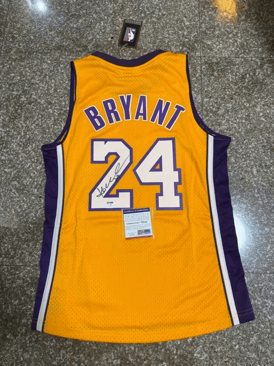 Kobe Bryant Signed Los Angeles Lakers #24 Home Jersey – PSA Certified
