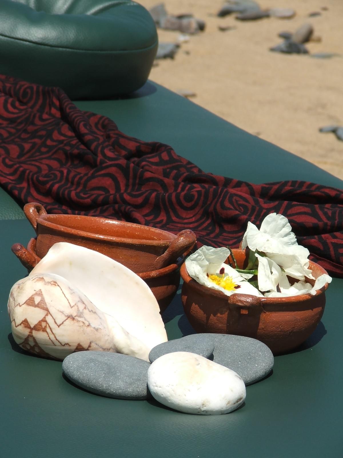 — Mark Rodriguez  “I had never tried Lomilomi before, but the experience was transformative. I left feeling lighter and more connected to myself.”  Our clients have experienced profound transformations through the healing power of Lomilomi Massage Offering lomilomi massages, ancient hawaiian emotional bodywork therapy in the Algarve, mainly in Aljezur.