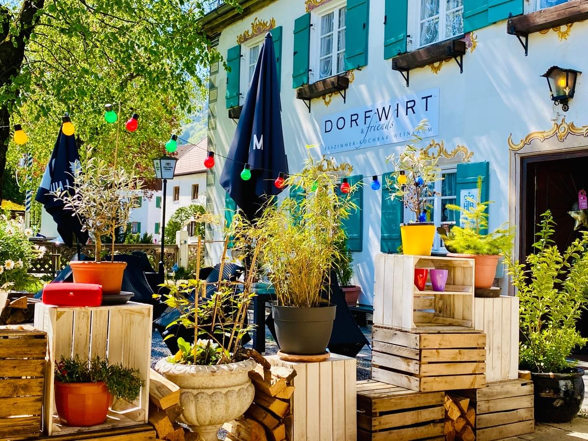 — Maximilian Schmidt Bussi.marketing has transformed my brand into an emotional story that excites my customers. An experience that stays! Our expertise has helped over 500 brands to unforgettable experiences. We sell no products. We sell goosebumps. Enjoyment marketing is emotionalization at star kitchen level: We make brands tangible – with atmosphere, sensuality, and storytelling that sticks. Instead of loud advertising noise, we rely on subtle nuances that hit the nerve. Whether wine, lifestyle, culinary, or design – we create moments that taste, smell, sound – and resonate. In short: We turn buyers into connoisseurs. And brands into an experience.