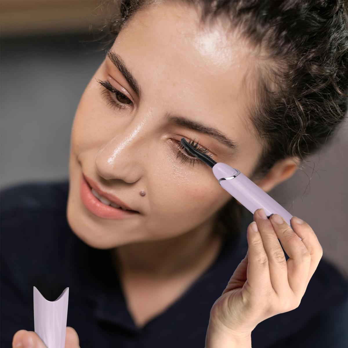 Pink eyelash curler