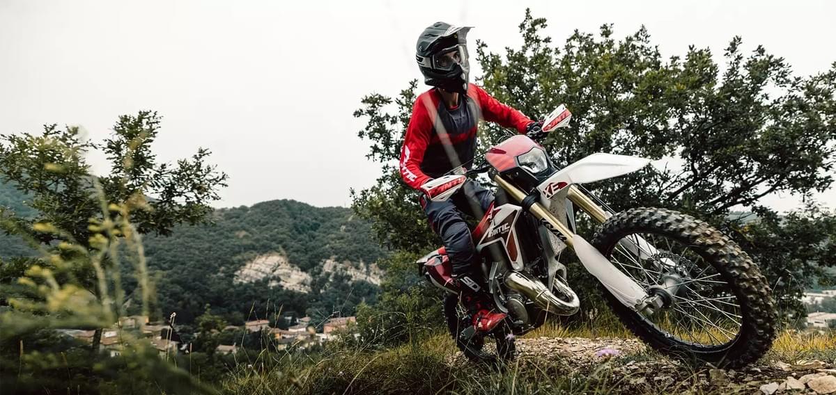 Join our community to benefit from exclusive offers on scooters and 2-wheel accessories. Discover Our Quality Scooters Ets Tracqui is a store that sells scooters and accessories 2-wheels such as helmets.