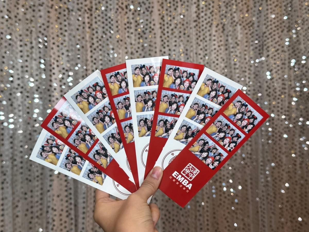 Create stickers exclusive to you, making every photo unique. custom sticker Our characteristics photo booth