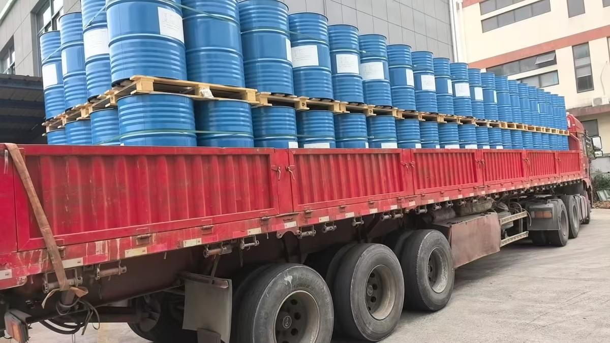 Our textile oil is specially designed to improve the softness and durability of fabrics, suitable for various textile industries, helping enterprises enhance production efficiency. textile oil What are we doing We make some food-grade oil and textile oil, leaving some to add to our other products, we are still the exclusive agent of Vicker oils company in China.