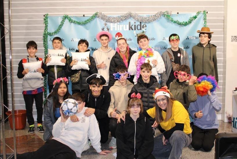 We offer workshops and resources to help you develop skills that prepare you for the future. Education and Training What do we do Hirugazte is the area of young people of Hirukide, aimed at people between 15 and 25 years old. It is your community within Hirukide, a space designed for you to train, share your concerns and experiences with other people in your environment, and participate in solidarity actions.