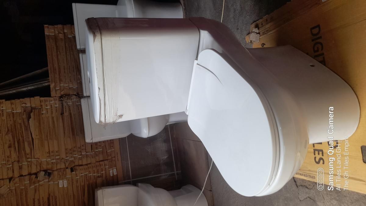 2. AquaLoo Compact Style WC