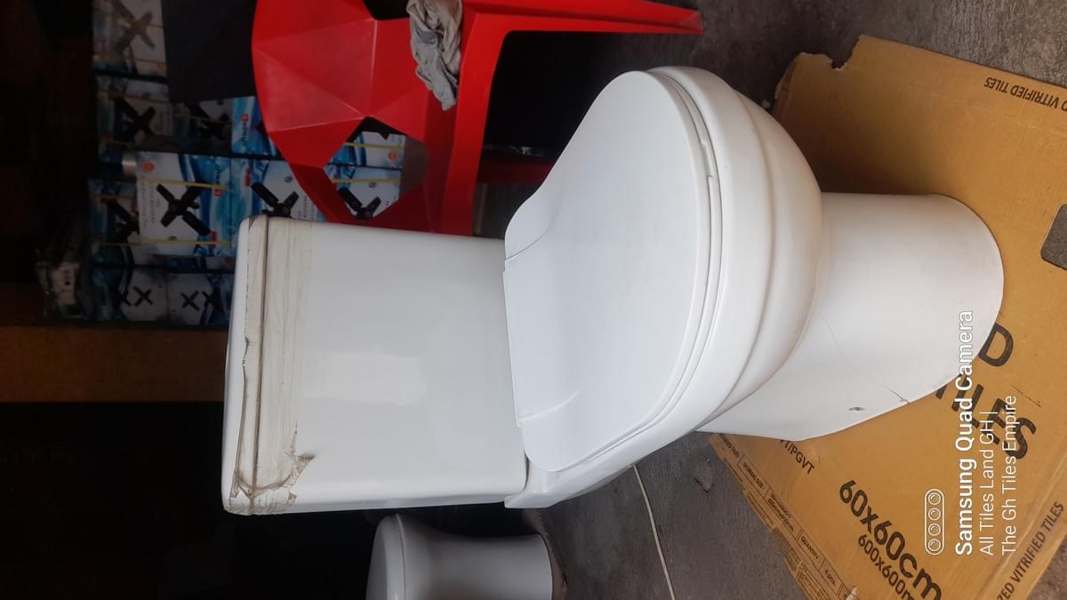 2. AquaLoo Compact Style WC