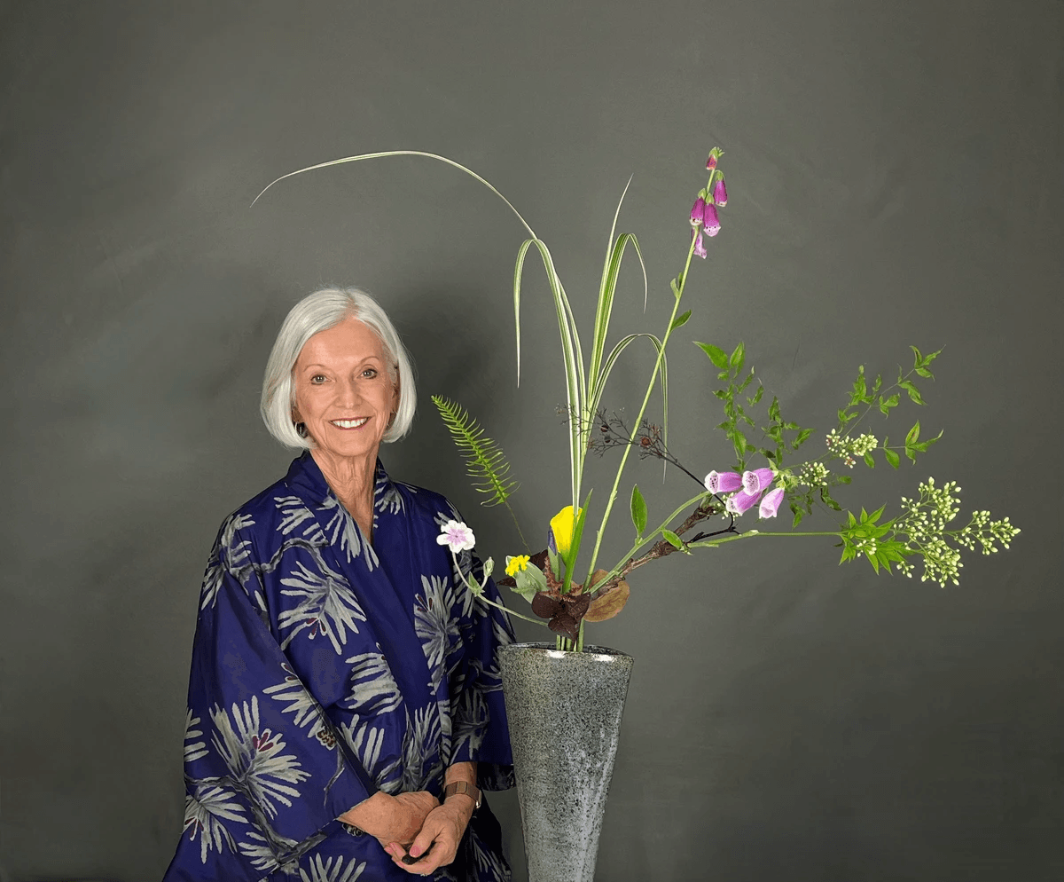 Become part of a vibrant community of Ikebana practitioners across North and Central America. Our platform encourages collaboration, sharing of ideas, and networking opportunities, helping you to connect with like-minded individuals who share your passion for this exquisite art. Community Connections What We Offer Sakura Virtual Ikebana Community is an online-based group dedicated to sharing,
learning, and celebrating the art of Ikebana. Rooted in the principles of beauty, self-
expression, and cultural appreciation, this community connects ikebanists in North and
Central America and beyond through virtual presentations from various Ikebana
schools, and Japanese cultural programs, fostering a welcoming space for beginners
and experienced practitioners alike.