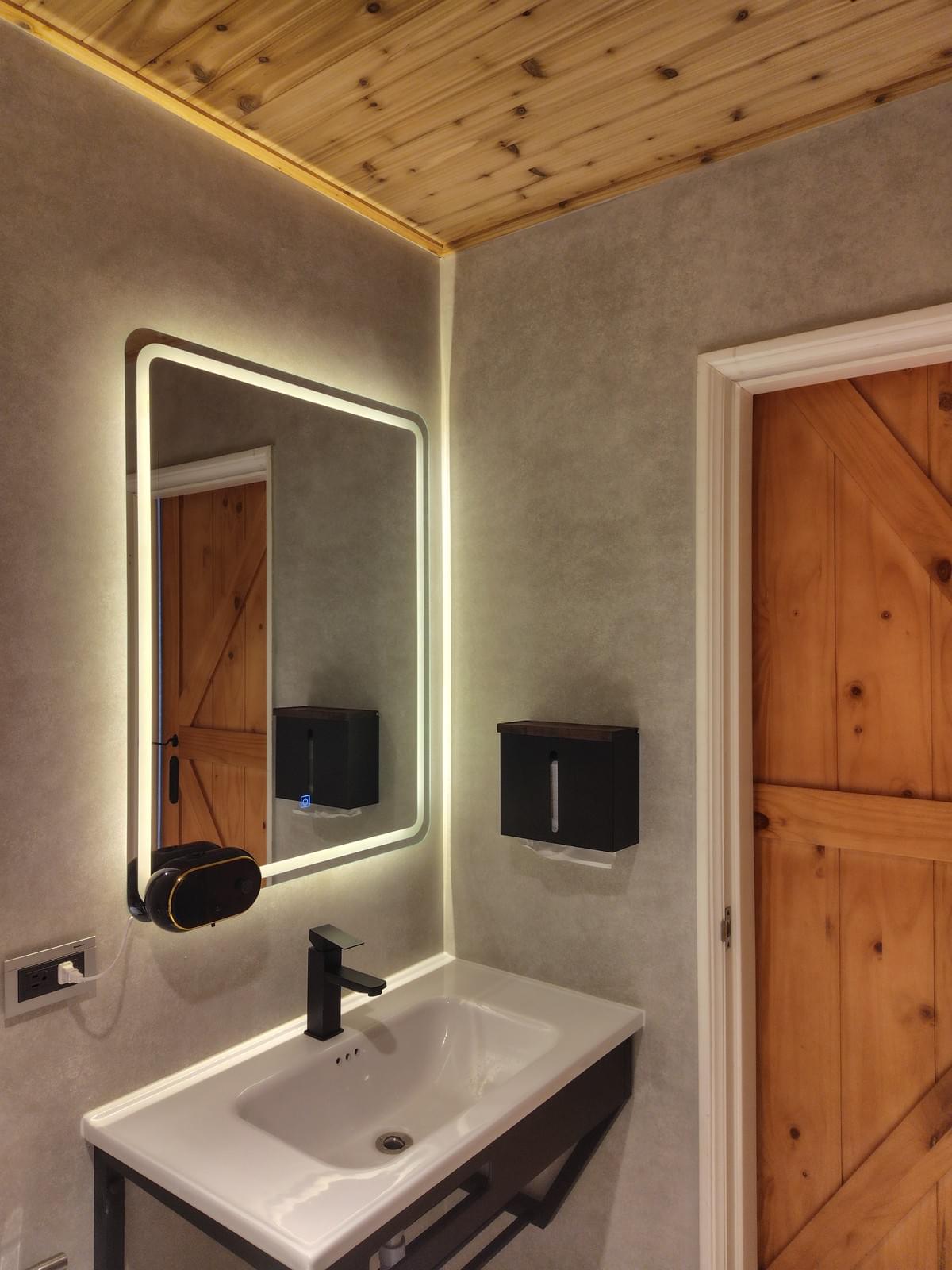 We provide a variety of high-quality materials, allowing every design to showcase natural warmth and fashionable taste. material selection Our service In the space, every inch of light and shadow, every line, with concise and neat contours, and naturally warm materials, creates a combination of fashion taste and living warmth.