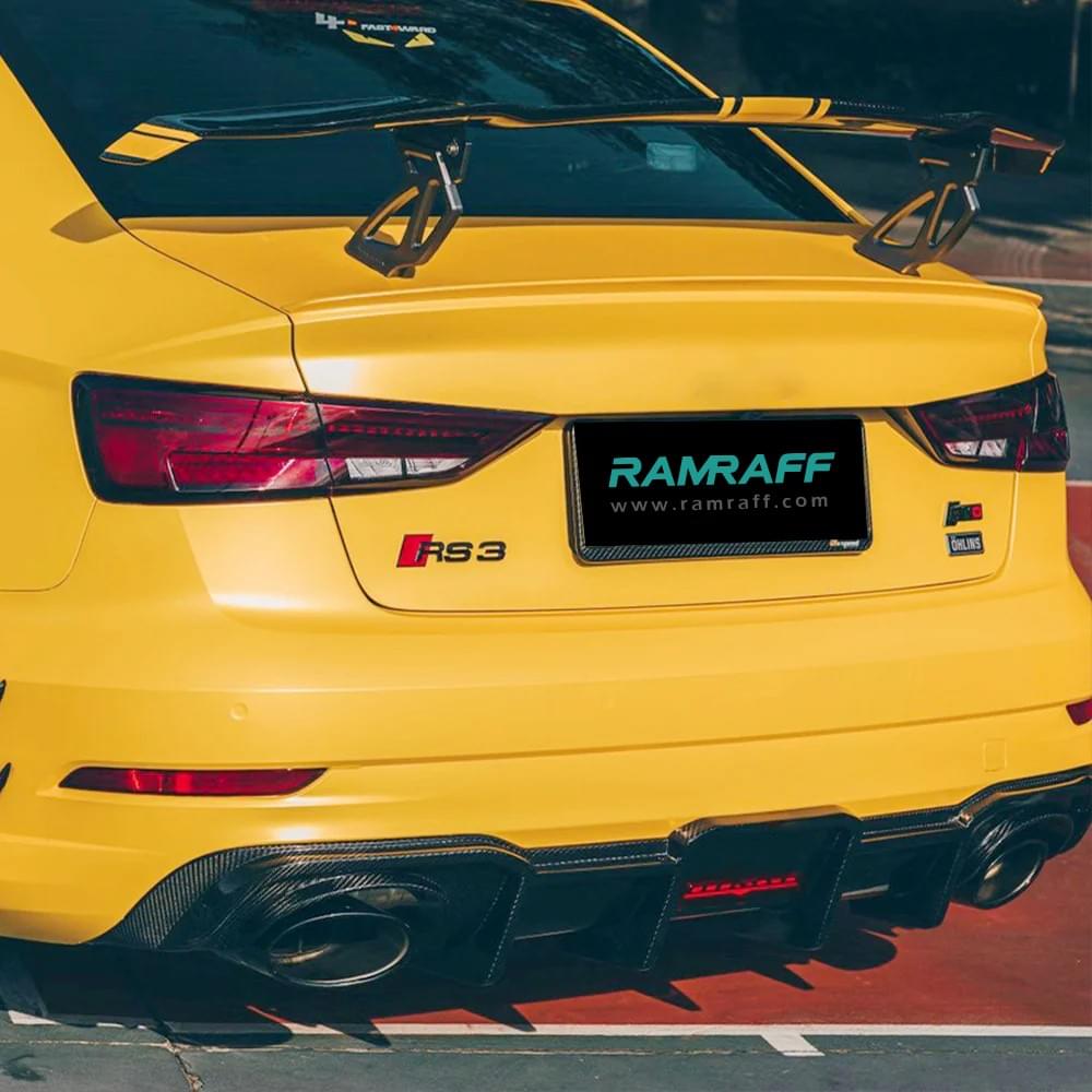 AUDI RS3 Dry carbon fiber rear lip with lamp/Faldón trasero de fibra de carbono seco con luz para 