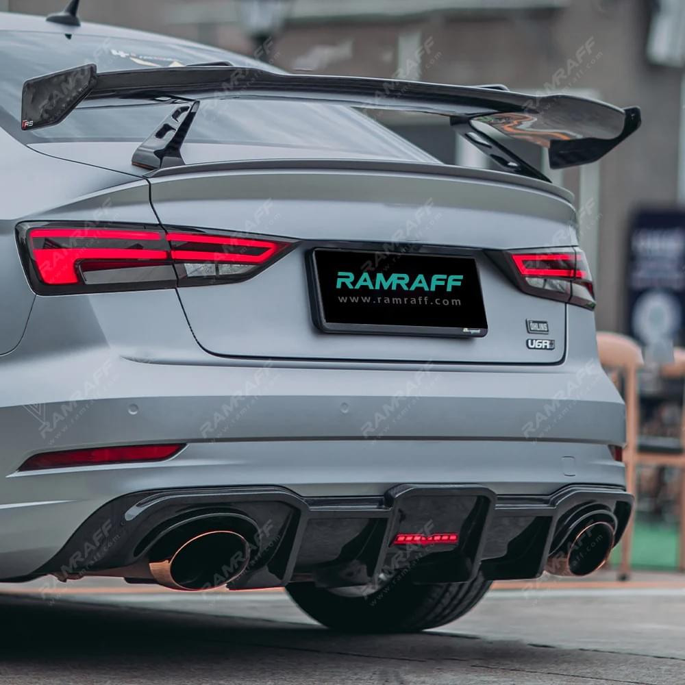 AUDI RS3 Dry carbon fiber rear lip with lamp/Faldón trasero de fibra de carbono seco con luz para 