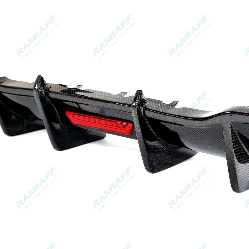 AUDI RS3 Dry carbon fiber rear lip with lamp/Faldón trasero de fibra de carbono seco con luz para 
