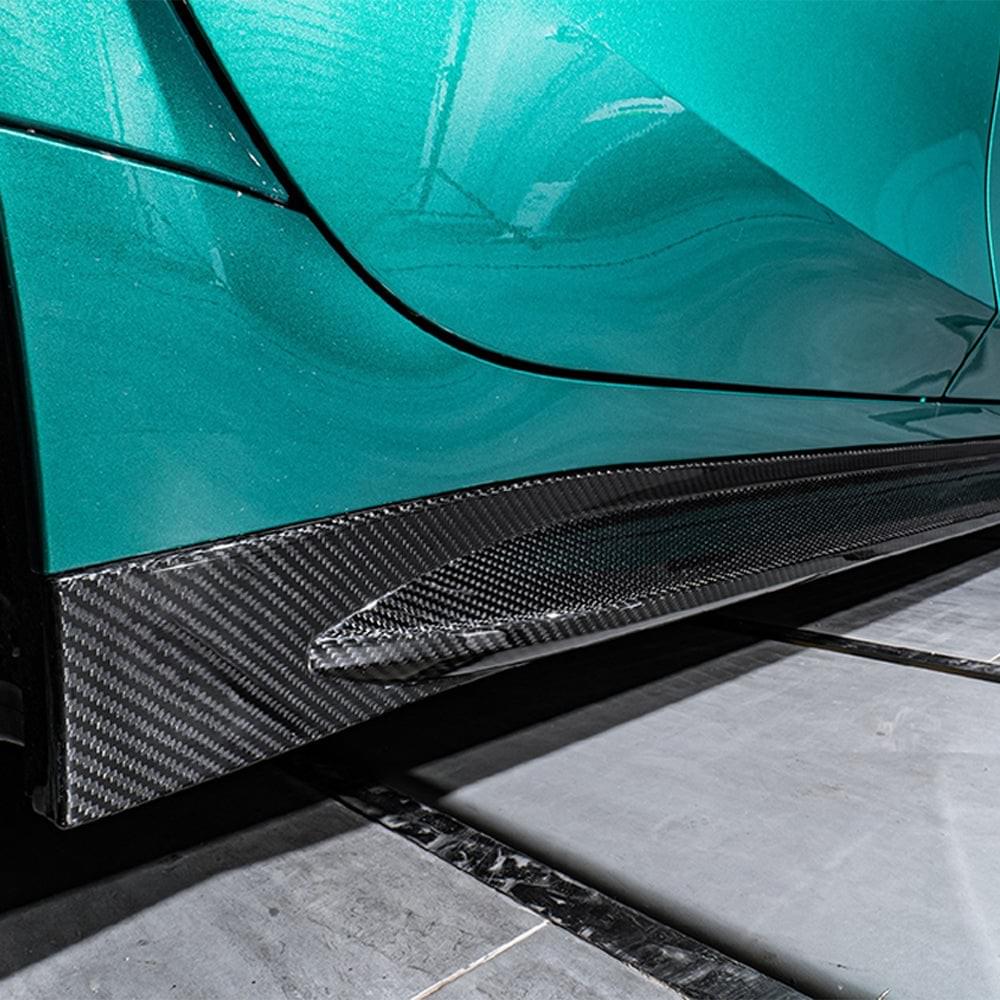 For BMW M3/M4 G80/G82 Dry carbon fiber side skirt Ramraff /Faldón lateral de carbono seco