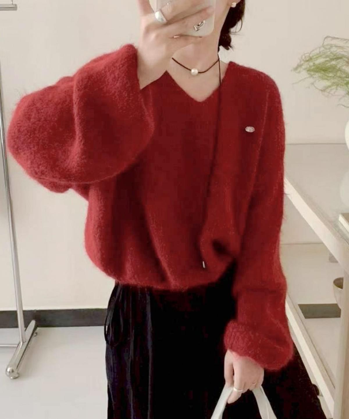 LC26AW03 小金牌V領仿馬海毛衣