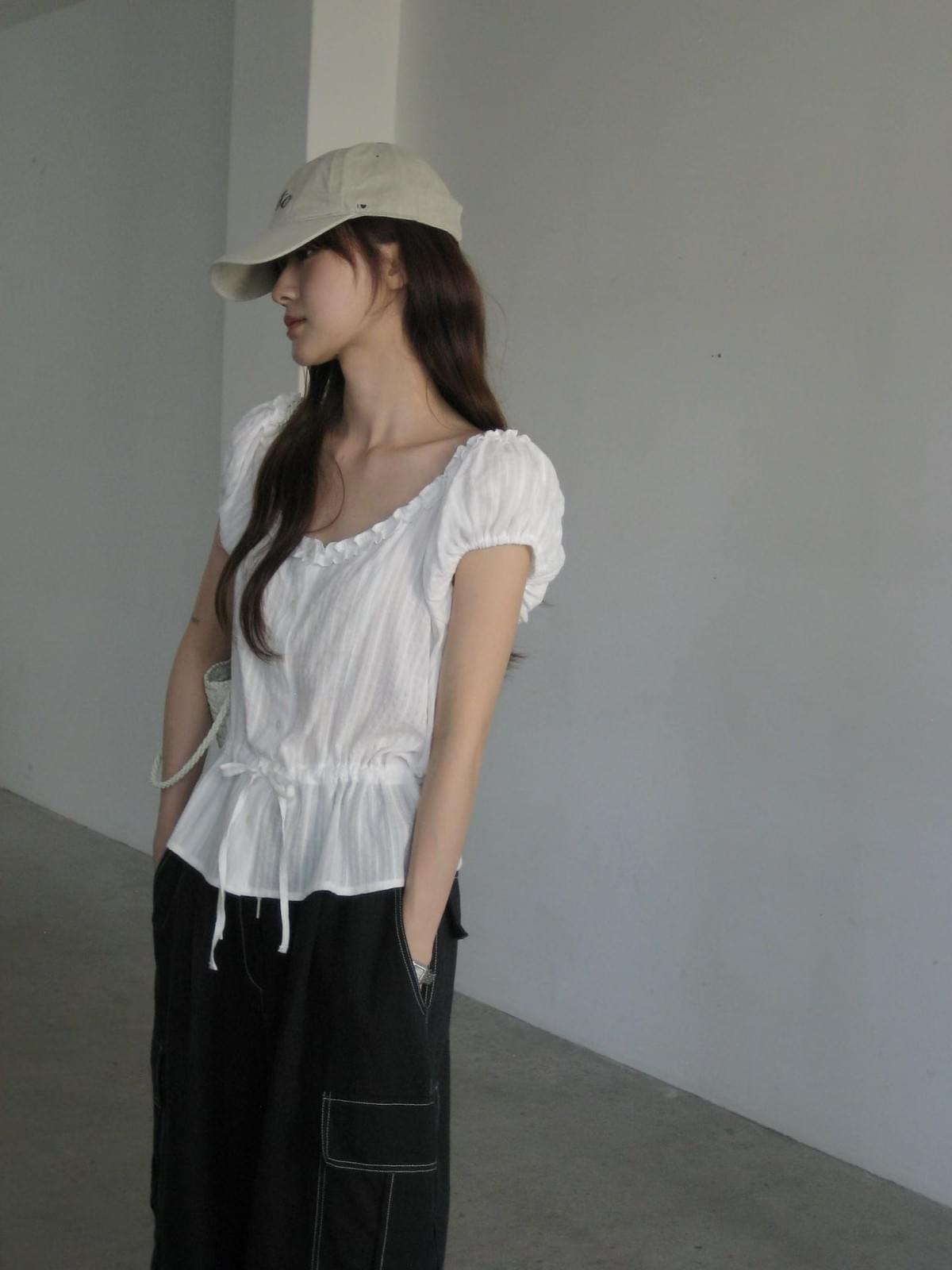 260526 100%棉質Lily 木耳領束腰襯衫