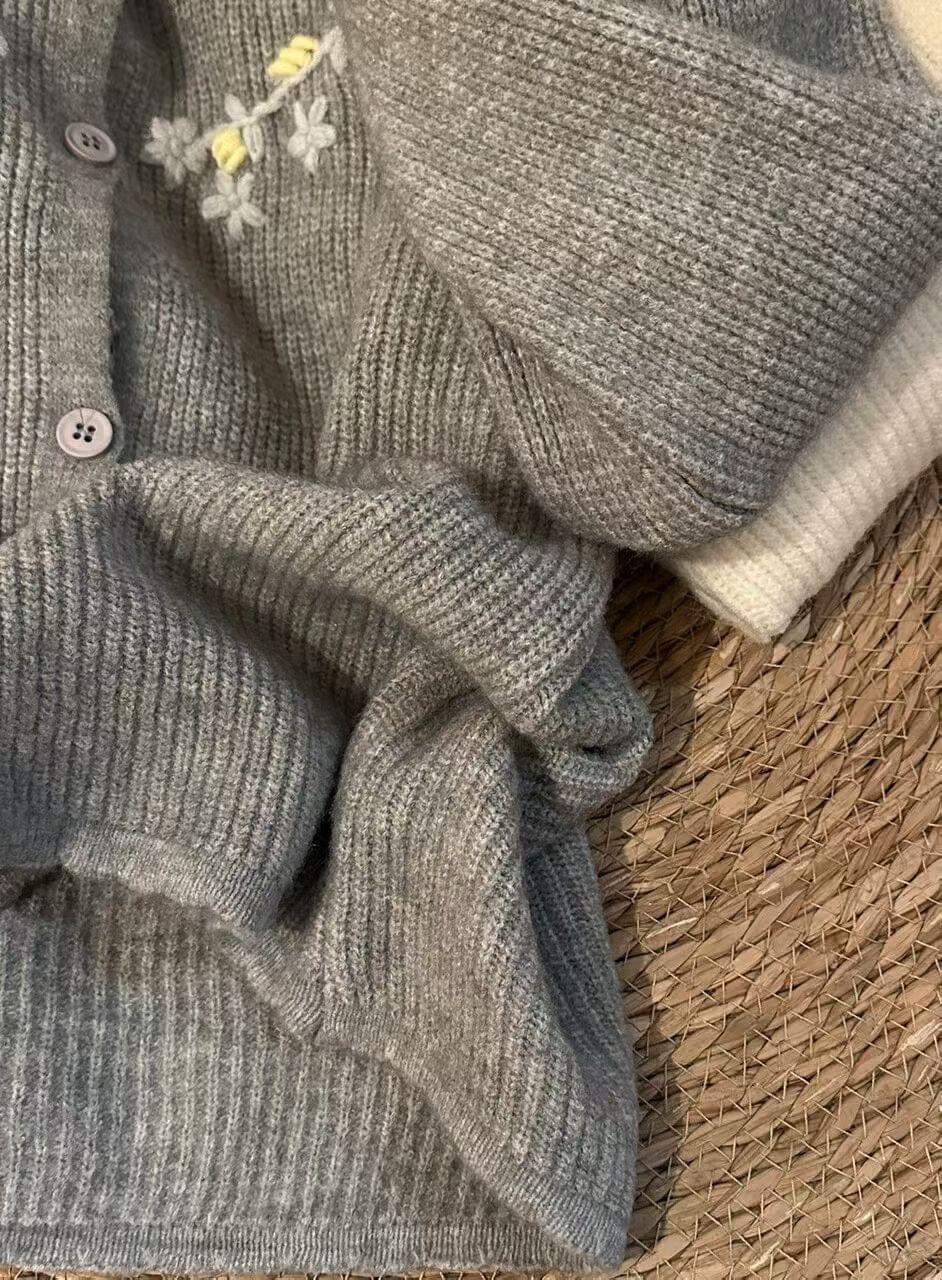 LC26AW08 小花刺繡羅紋針織上衣