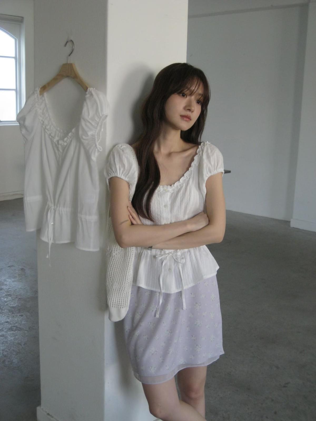 260526 100%棉質Lily 木耳領束腰襯衫