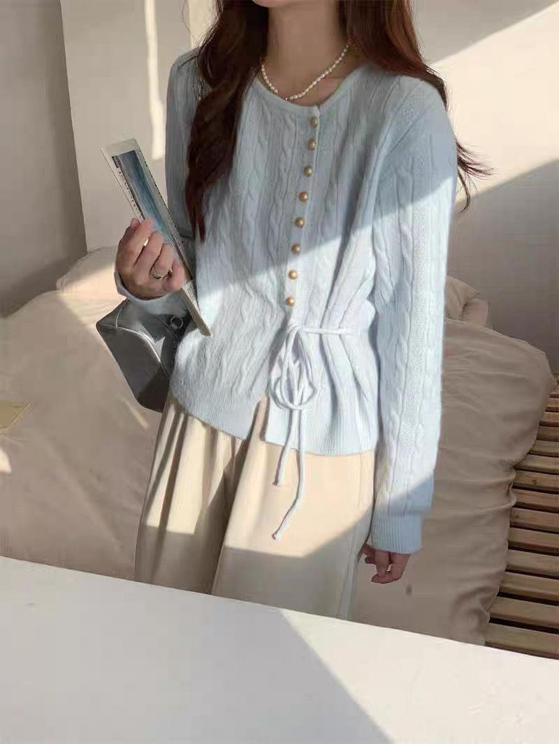 LC26AW12 溫柔麻花金鈕扣側綁帶上衣