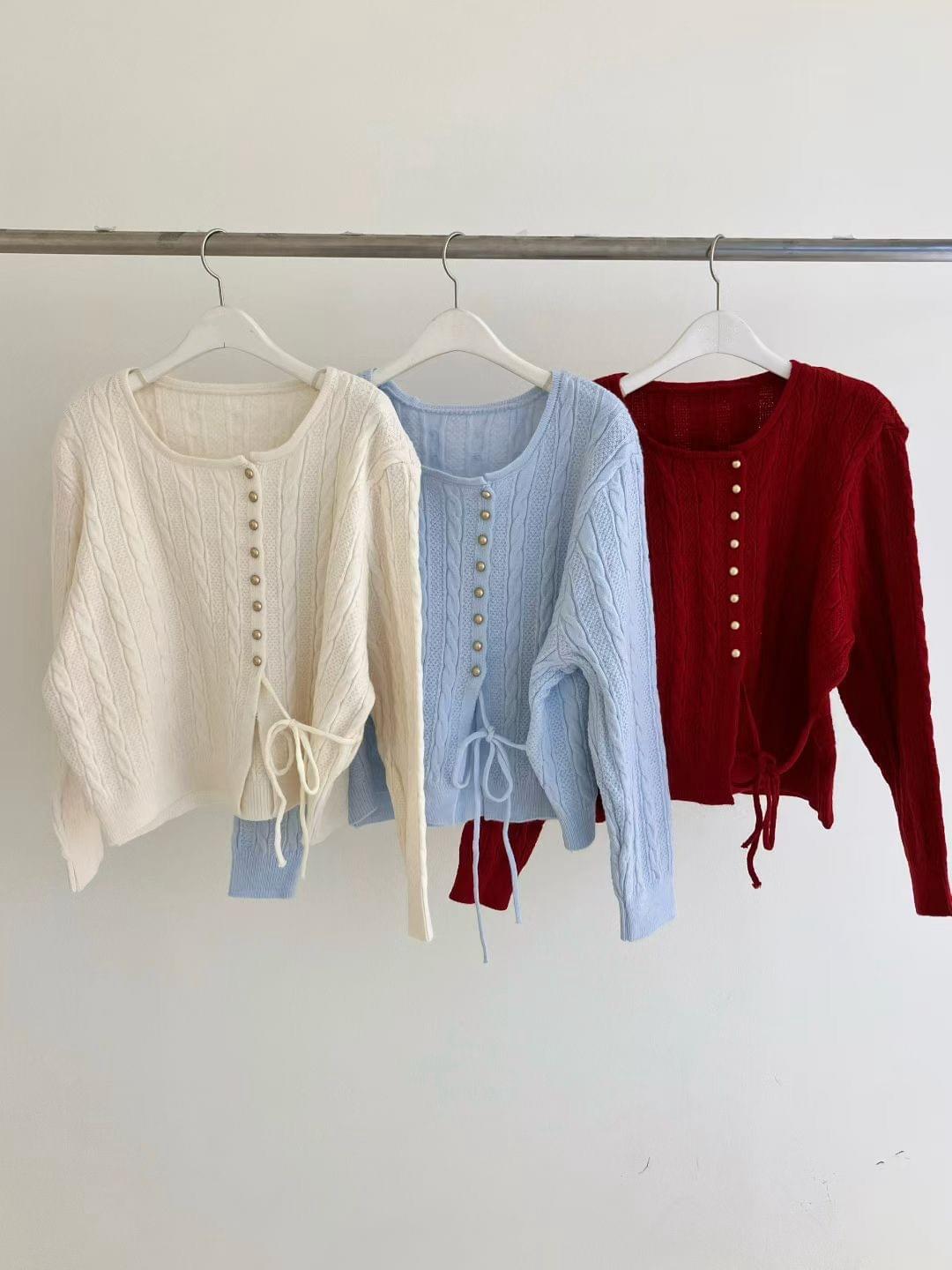 LC26AW12 溫柔麻花金鈕扣側綁帶上衣